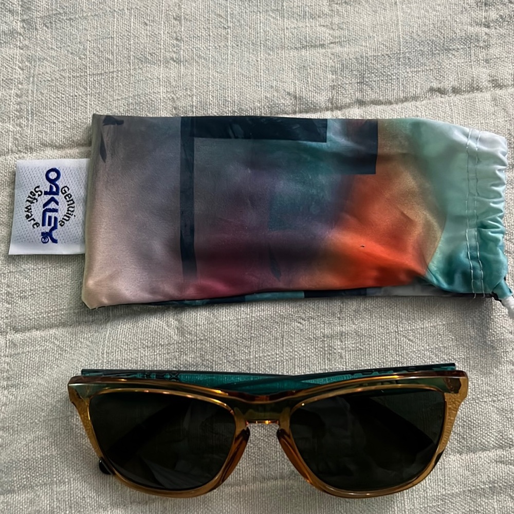 Oakley frogskins men's sunglasses with case
